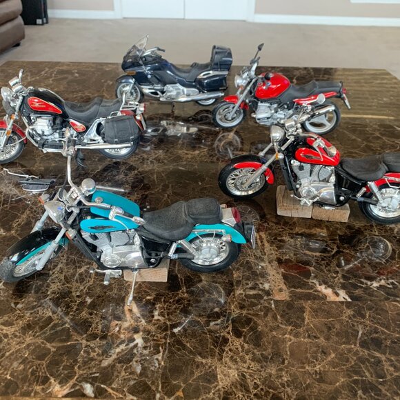 5 lot collectible die cast motorcycle models, Harley, BMW, Honda, Motto Guzzi - Picture 1 of 16